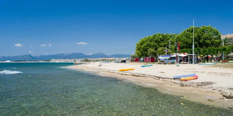 La platja del Cavet acollirà diumenge la tradicional Sant Silvestre aquàtica