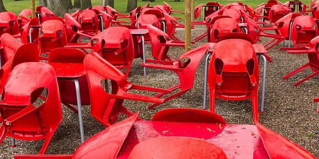 Abans de l'estiu l'Ajuntament vol revisar les terrasses de les places per fer complir la normativa municipal