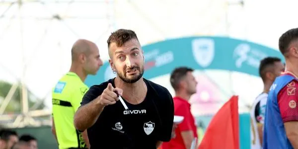 L’entrenador Llorenç Gómez dirigirà la Roma BS per segona temporada consecutiva