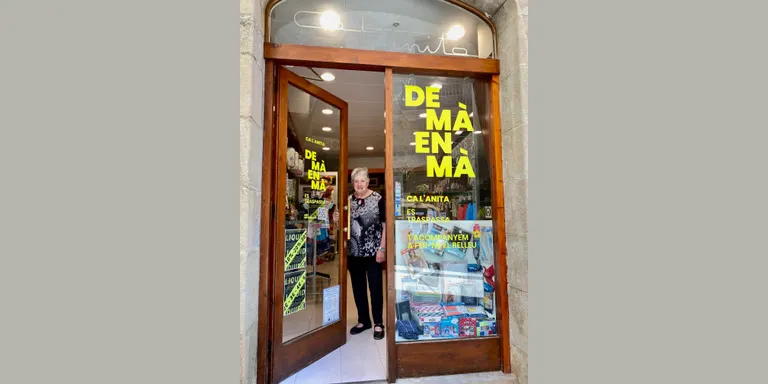 La campanya "De mà en mà" busca relleu per a la merceria Ca l'Anita
