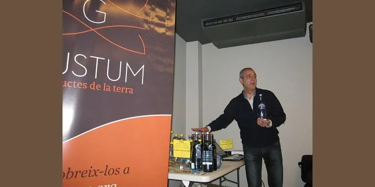 El cicle Gustum fa un tast d'aigües minerals