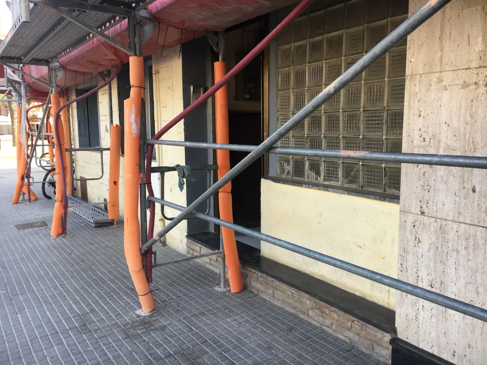 S'ha produït una fuita de gas en un edifici que s'està restaurant al centre de Pineda