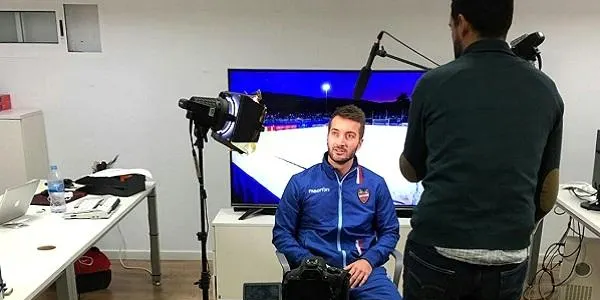 Llorenç Gómez dirigeix una estada de tecnificació de futbol platja amb el Levante UD