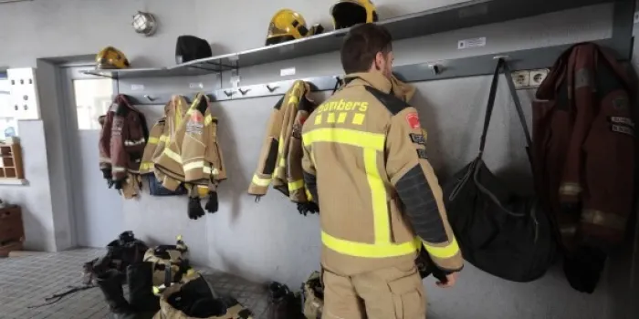 Els Bombers estrenen nous uniformes d’equips de protecció individual