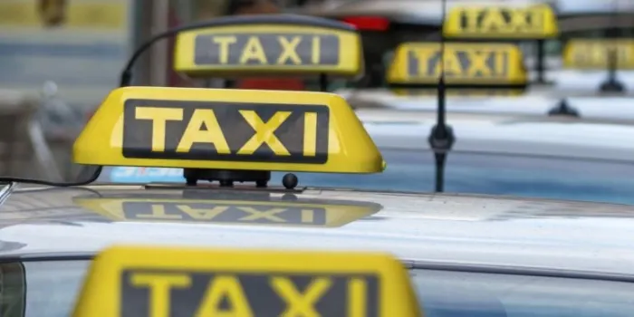 El col·lectiu de taxistes entrarà una instància a l'Ajuntament reclamant una nova parada