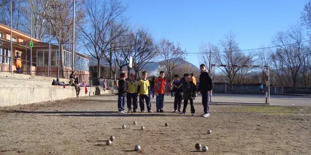 Els Jocs Esportius Escolars, amb minibàsquet i bitlles