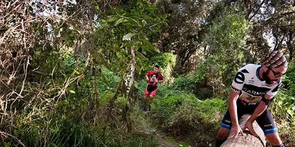 Un grup de pinedencs s'atreveixen amb la Ultramarató del Montnegre-Corredor