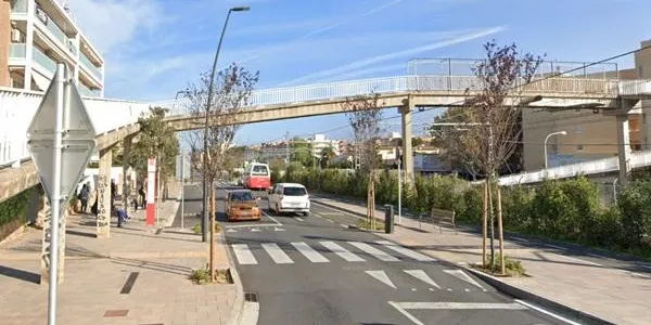 L’Ajuntament de Torredembarra vol fer un rentat de cara al pas elevat sobre la via del tren que hi ha al final del passeig de la Sort