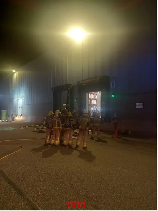 Desallotgen una fàbrica del Pla de Santa Maria per un incendi