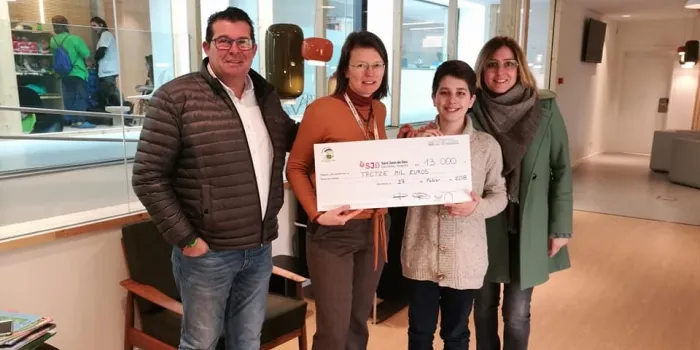 'Aniol, sempre amb un somriure' entrega els 13.000 euros recollits durant el 2017 a Sant Joan de Déu