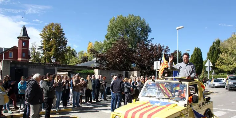 La Cerdanya recorda l'1-O amb una marxa pels pobles de la comarca