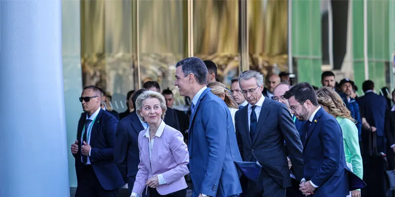 Brussel·les dona llum verda a la proposta d'Espanya i Portugal per limitar el preu del gas