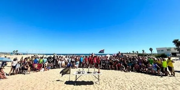 300 participants en la setena edició del Beach Flag de Torredembarra