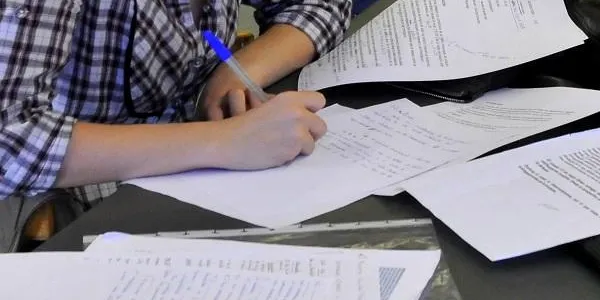 Tres alumnes de l’Institut d’Altafulla s’examinen de les Proves d’Accés a la Universitat (PAU) fins aquest dijous