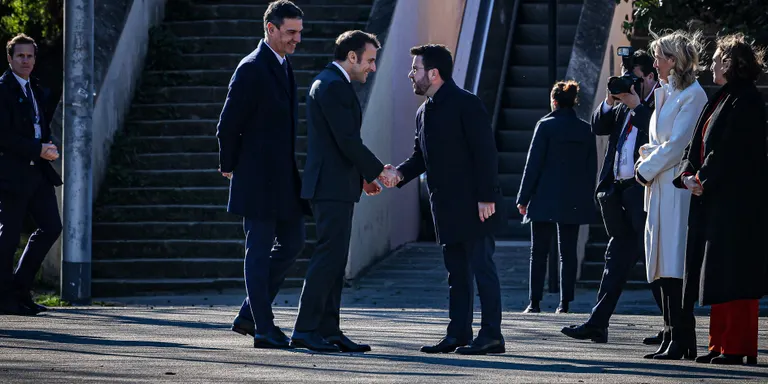 Aragonès diu a Sánchez que el procés no ha acabat i trasllada a Macron que Catalunya vol ser un soci europeu