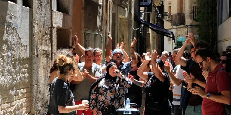 Ajornat el desnonament d'una família amb un nadó i un menor de 4 anys a Ciutat Vella