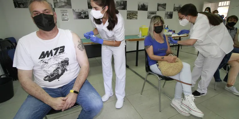 Salut obre la vacunació per a persones més grans de 50 a 59 anys