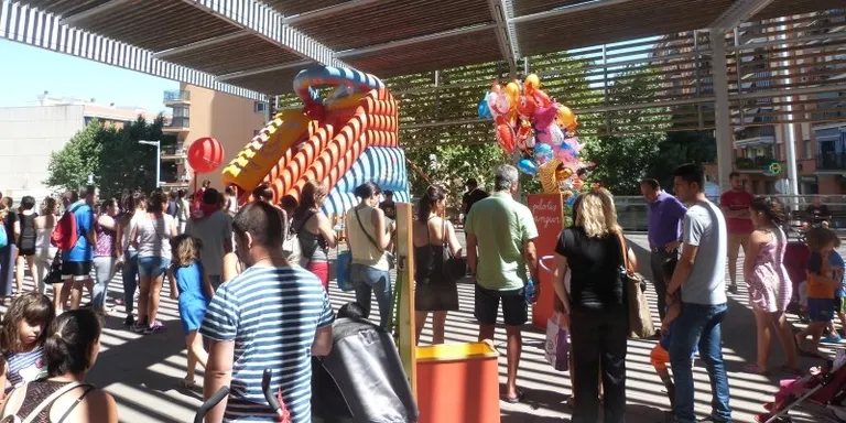 Activitats familiars durant la Festa Major a la Rambla del Ferrocarril