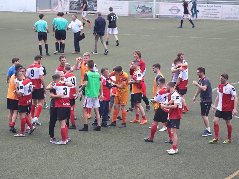 Alegria desfermada al final del partit d'un grup que ha hagut de patir fins a l'últim instant