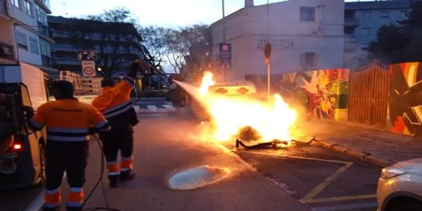 Investigació oberta per la crema d’una vintena de contenidors des d’inici d’any a Torredembarra