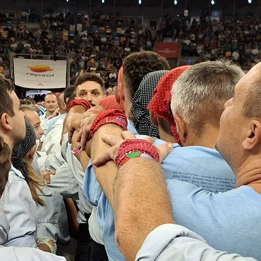 #843 - Reportatge de la participació dels Nois de la Torre al Concurs de Castells