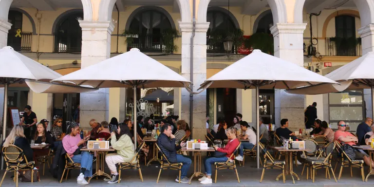 Les patronals aplaudeixen la baixada de l'atur i l'atribueixen a les contractacions de Setmana Santa