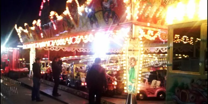 Comença la instal•lació de les atraccions que posa la UBICA per les festes de Nadal