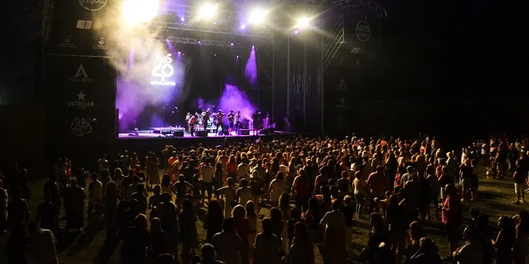 El festival Arts d'Estiu comença amb força al nou Espai Marítim de Pineda de Mar i Santa Susanna