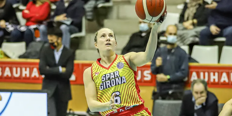 Frida Eldebrink, lesionada al soli de la cama dreta