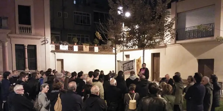 Desenes de rubinencs es reuneixen en suport a l'alcaldessa de Berga