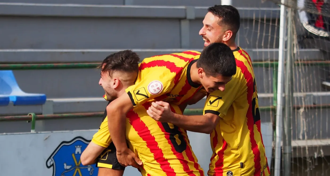 La UE Sant Andreu s’emporta el derbi contra el Sants (2-0)