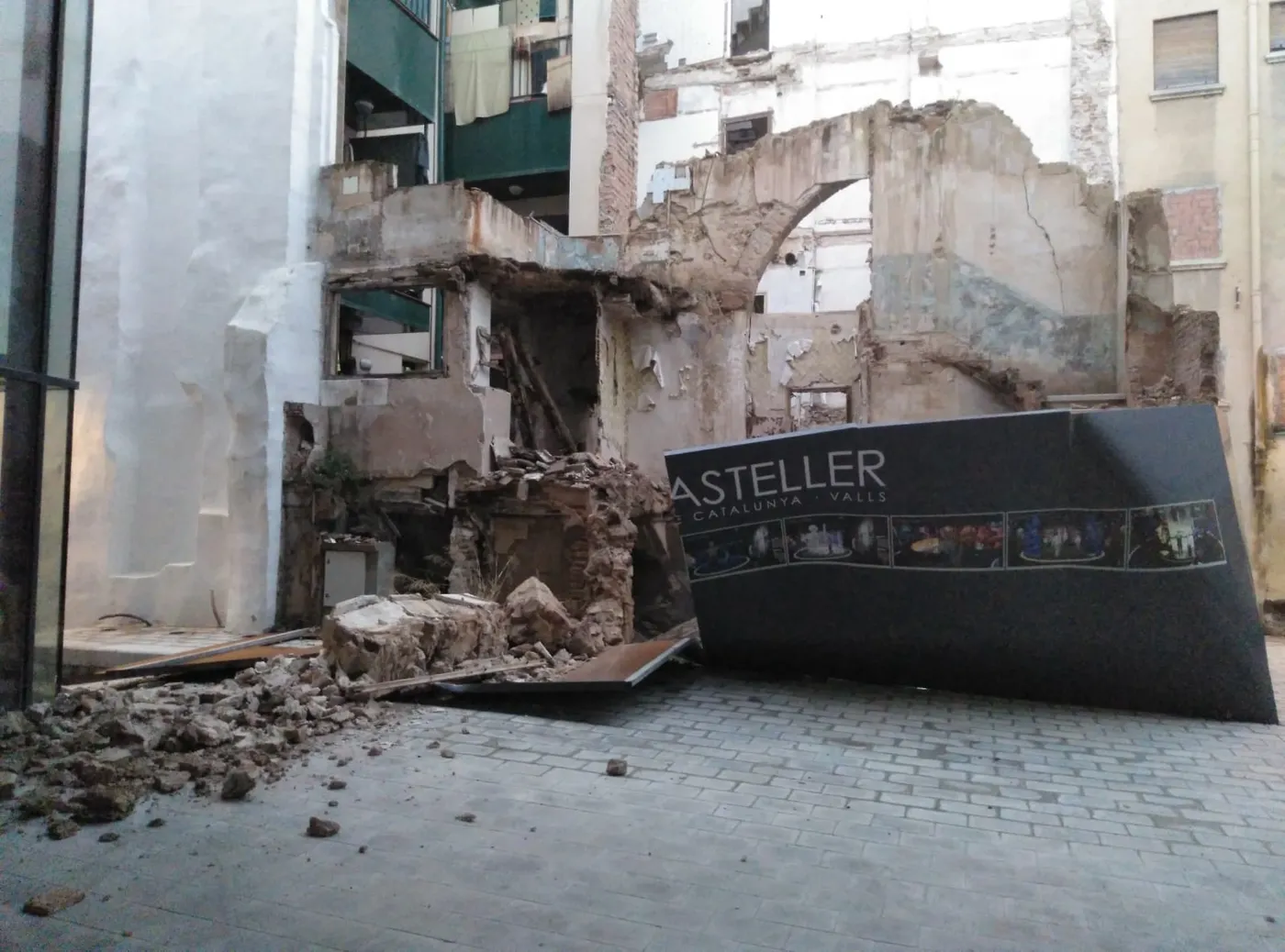S’esfondra un mur annex al museu Casteller