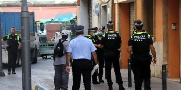 Desallotgen un edifici ocupat al barri del Serrallo de Tarragona