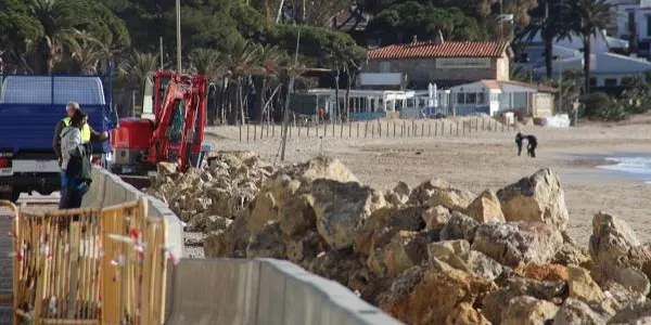 S'inicia la reparació de l'escullera del passeig de Botigues de Mar d'Altafulla