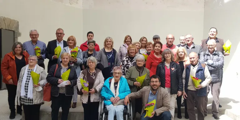 La gent gran de la Seu d'Urgell recita poemes de Joan Fuster