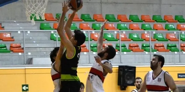 El Torredembarra BC s’imposa al Valls i segueix sent candidat a tot (82-63)