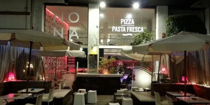 Els propietaris del restaurant la Nona recullen firmes reclamant poder reobrir la terrassa
