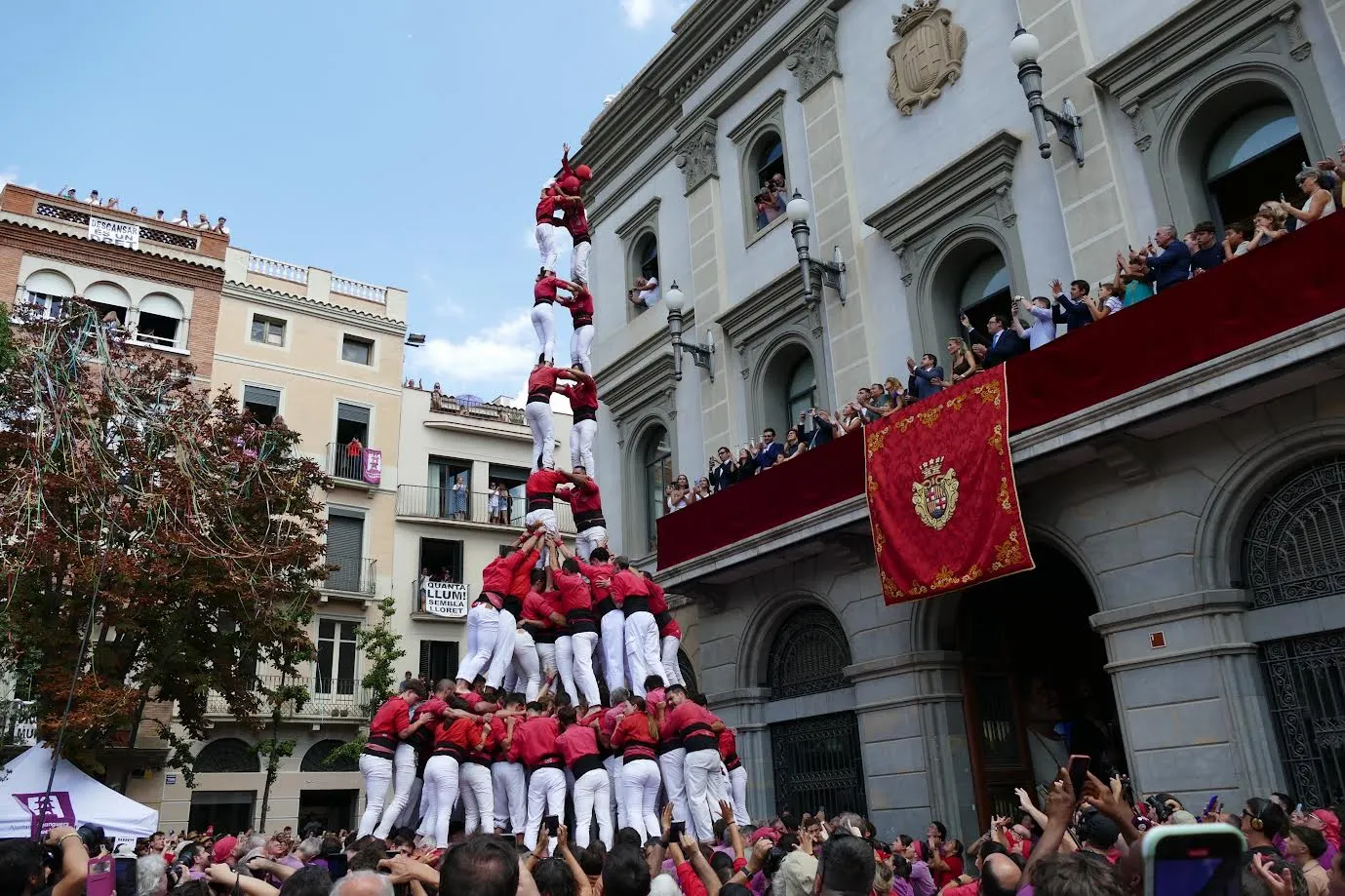 La Colla Joves porta manilles a Igualada