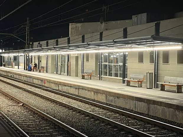 Renfe finalitza les obres de rehabilitació de les marquesines a l’estació de Vilassar de Mar
