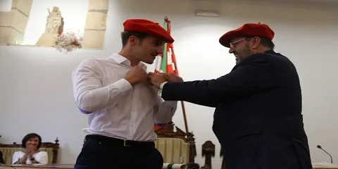 ION AREITIO HA RECIBIDO LA INSIGNIA DE ORO