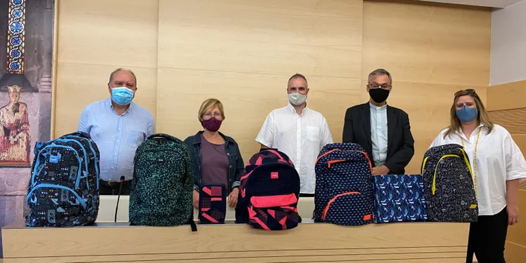 La Parròquia de Sant Ot fa una donació de material escolar a Càritas d'Urgell i al Consorci d'Atenció a les Persones