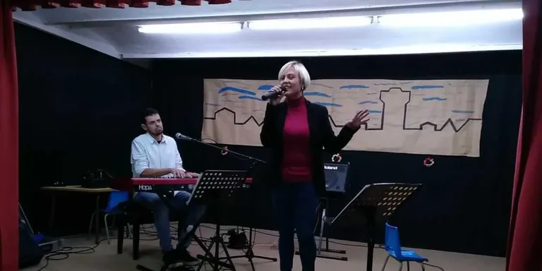 La cantant lleidatana Clara Olmo, al concert de Santa Cecília del Col·legi Mare de Déu dels Socós