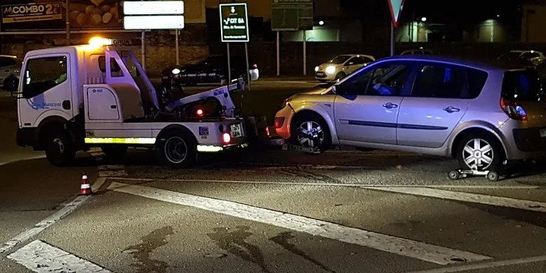 Una dona resulta ferida lleu a un accident de trànsit a la carretera de Rubí a Terrassa