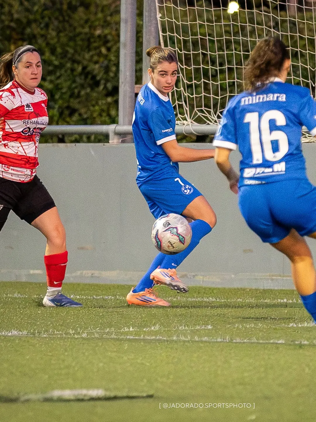 El Cambrils Unió femení ensopega a casa davant el Viladecans