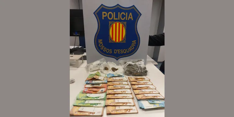Els Mossos d'Esquadra detenen per tràfic de drogues tres homes allotjats en un apartament turístic de Pineda