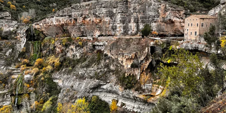 Sant Miquel del Fai reobrirà a la tardor, un cop reparada la cinglera afectada per despreniments