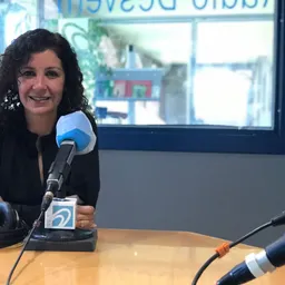 Entrevistes de la Justa del 23/2/2022 — Càncer infantil i esperança: la història de l'Ània, les 8.000 estrelles, el tumor silenciat i la recerca Vall d'Hebron-UPC (amb el repte de tornar a esquiar a la Molina) - episode art