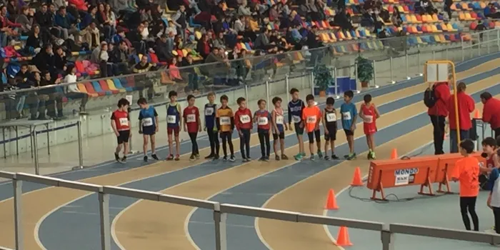 Bons resultats pels atletes de la Penya Apa Anem-hi a la jornada de pista coberta a Sabadell