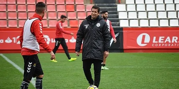 Juan Merino es converteix en el millor debutant a la banqueta grana des de l'època de Vinyals