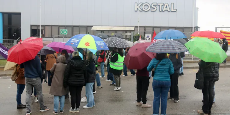 Els treballadors del metall en vaga es mobilitzen per exigir un nou conveni: "L'aturada és un èxit"